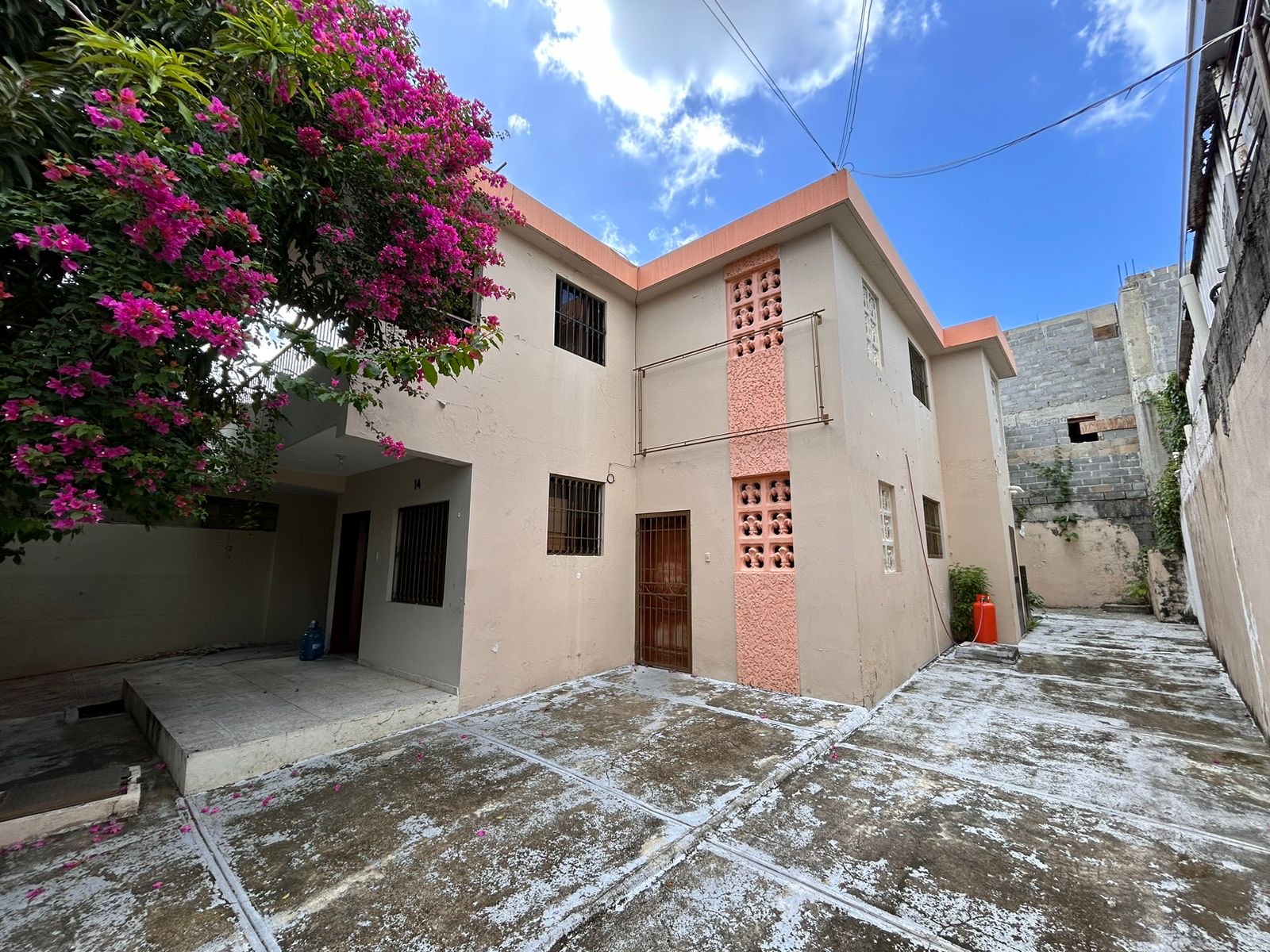 casas - Ensanche Quisqueya Venta de casa de 2 niveles, ubi 5