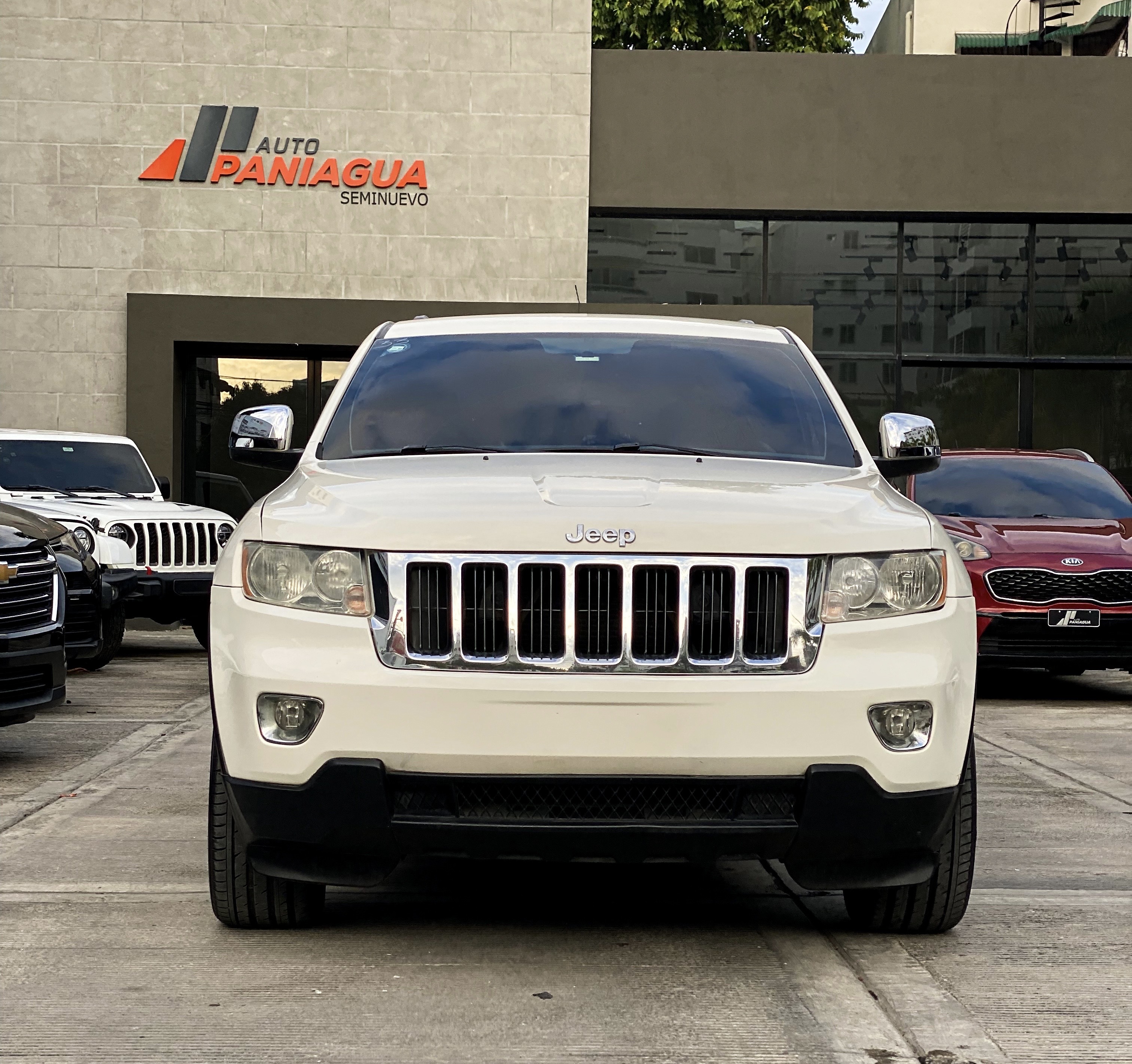 jeepetas y camionetas - Jeep Grand Cherokee Laredo 2012 NO IMPORTA EL CRÉDITO  9