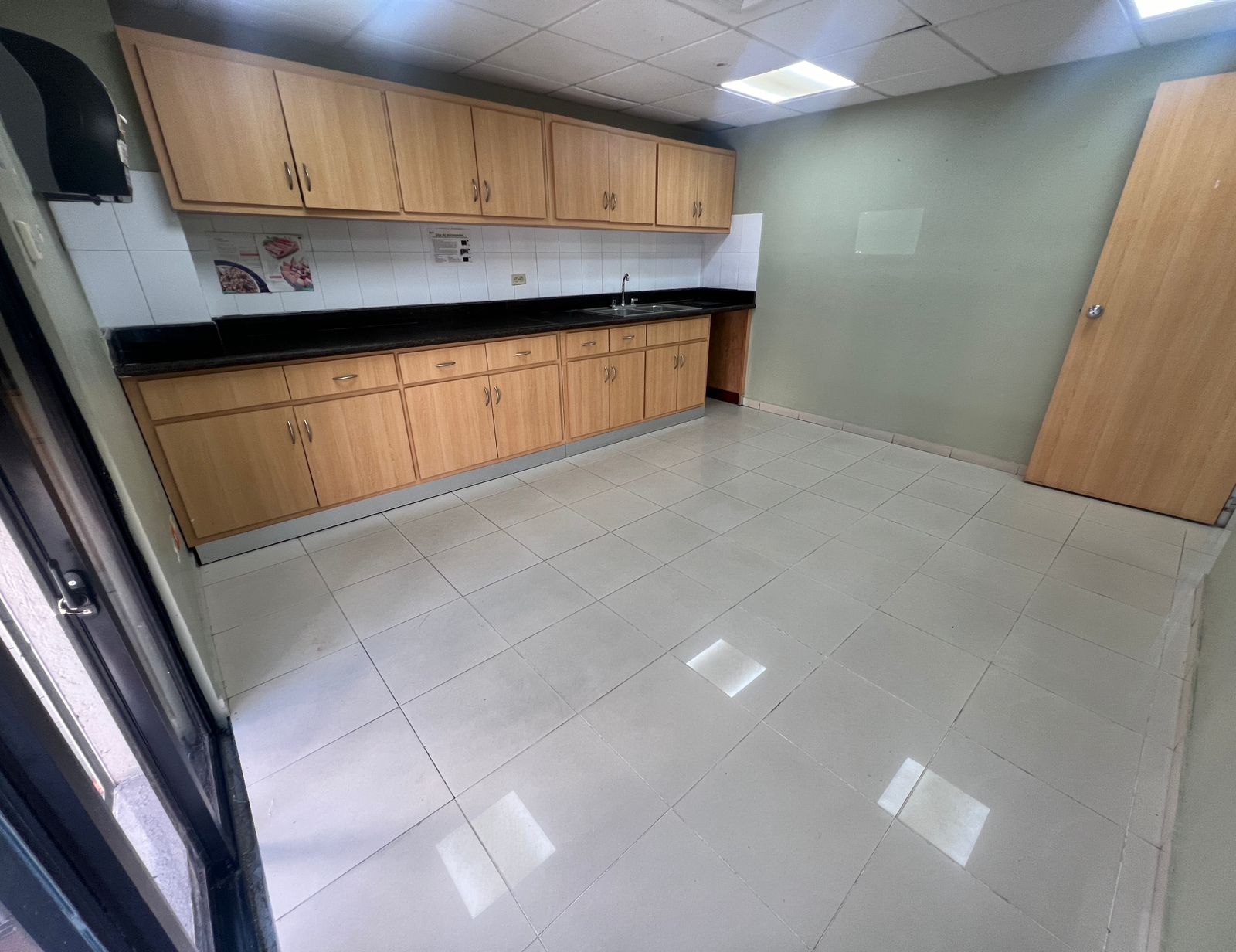 oficinas y locales comerciales - alquiler de local en piantini 6