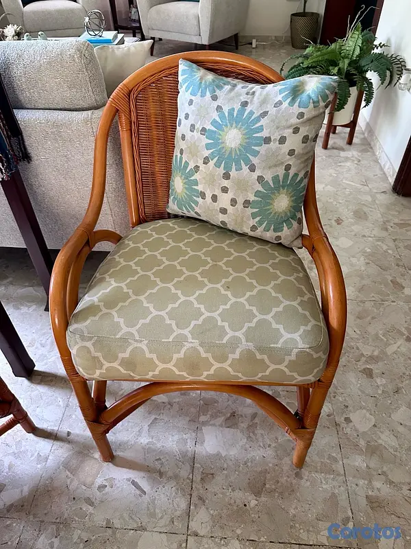 muebles y colchones - Vendo juego de muebles en mimbre/ratán — 4 piezas 3