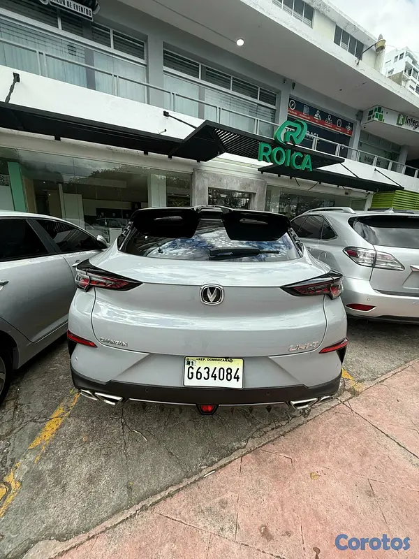 jeepetas y camionetas - Vendo Changan Unit T 2023 gris atomico como nueva 10