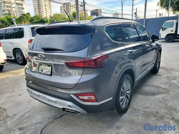 jeepetas y camionetas - Hyundai Santa Fe SE 2020 4