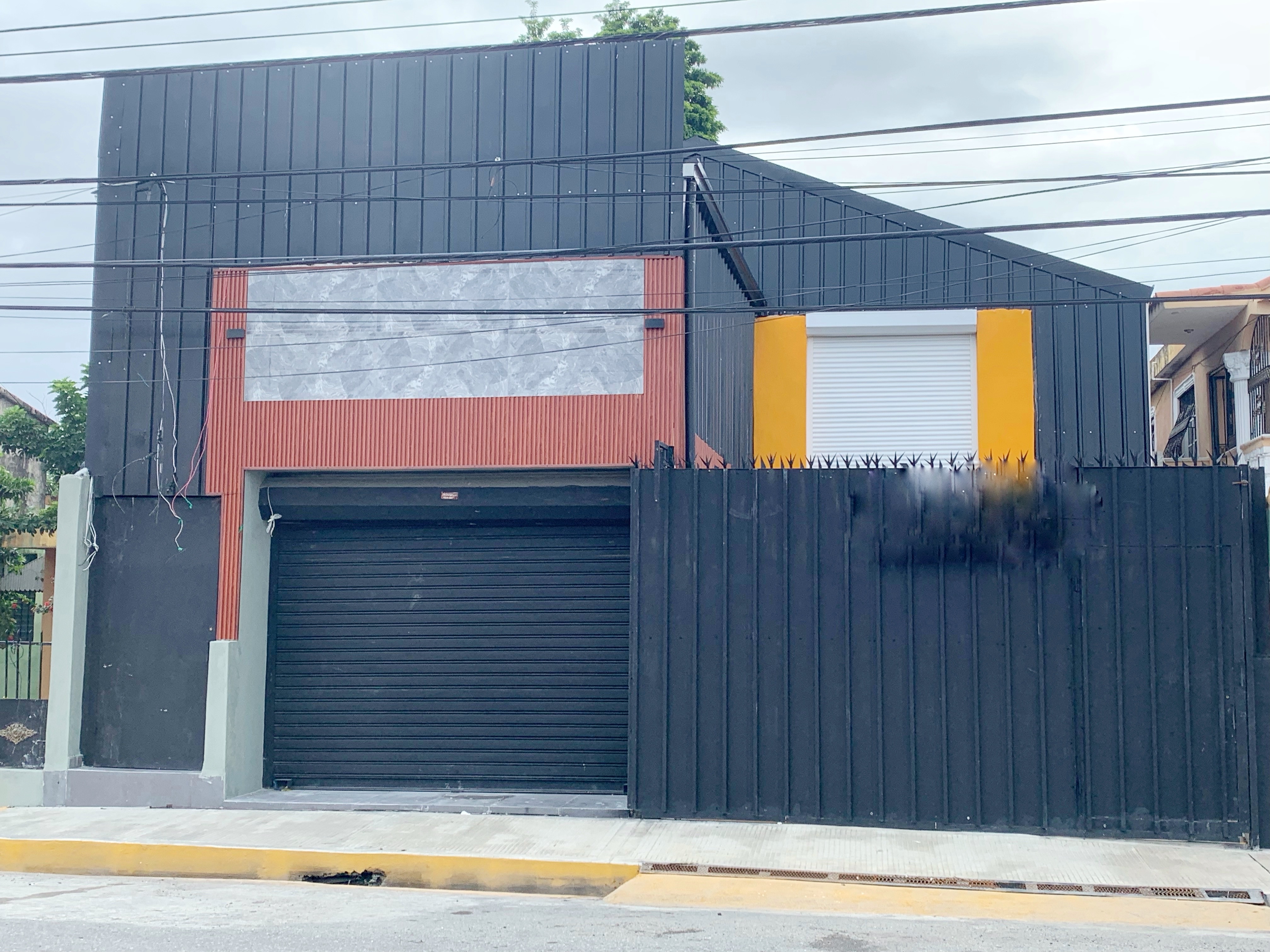 oficinas y locales comerciales - Alquiler local tipo Nave en Alma Rosa 5
