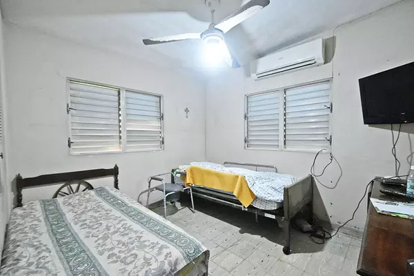 casas - VENDO CASA- SOLAR EN LOS PRADOS EN OPORTUNIDAD  6