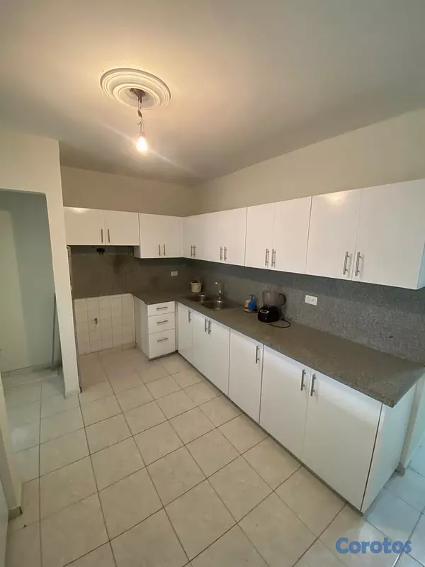 apartamentos - vendo primer nivel en el millón tres habitaciones dos baños parqueo servicio  18