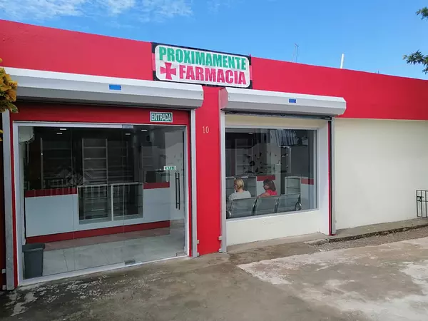 oficinas y locales comerciales - Local con farmacia aprobada, Aut. San Isidro 1