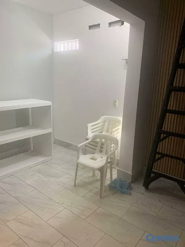 oficinas y locales comerciales - Alquiler Locales Ubicados en la Rómulo Betancourt, 5
