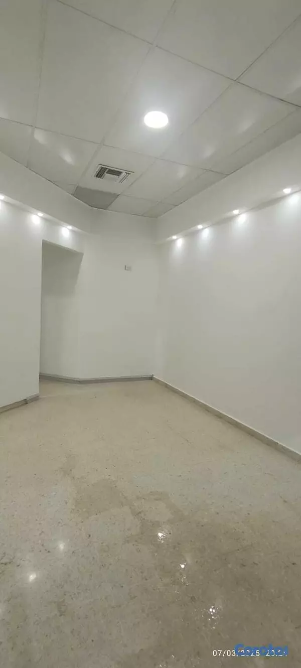 oficinas y locales comerciales - *LOCAL IDEAL PARA RESTAURANTE O BAR MUCHO MOVIMIENTO NOCTURNO*  2
