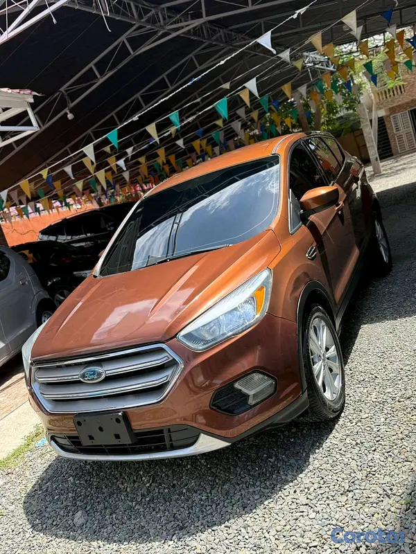 jeepetas y camionetas - Venta de traspaso. Ford Escape SE 2017 3