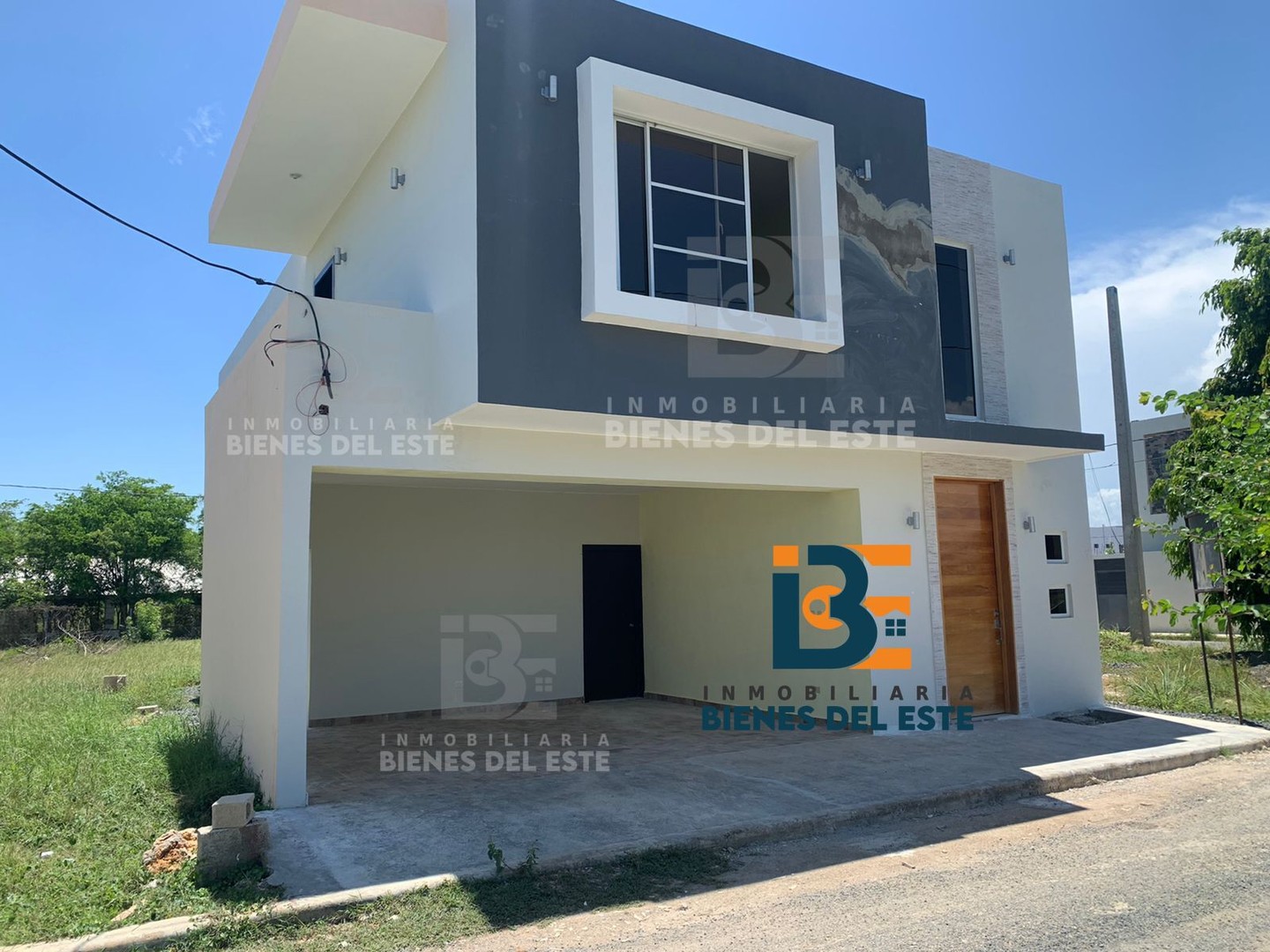 casas - Se Vende Esta Hermosa y Nueva Casa + Solar de Esquina en Residencial Naime  0