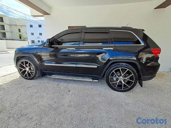 jeepetas y camionetas - grand cherokee laredo 2011 3