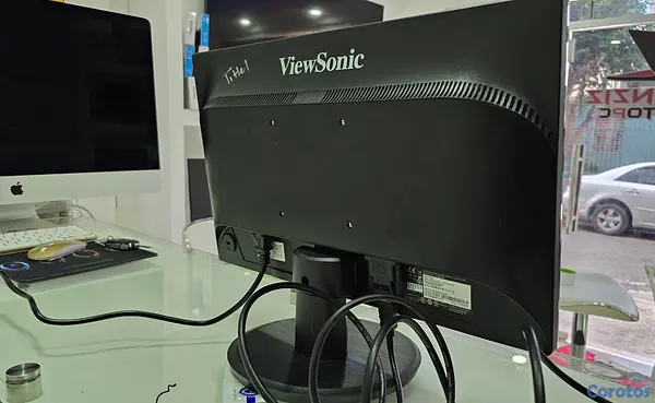 computadoras y laptops - Monitor ViewSonic 20 Pulg trae cable hdmi 3