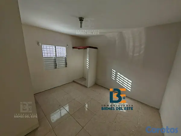 casas - Se Vende Casa de Tres Habitaciones en el Juan Pabl 8