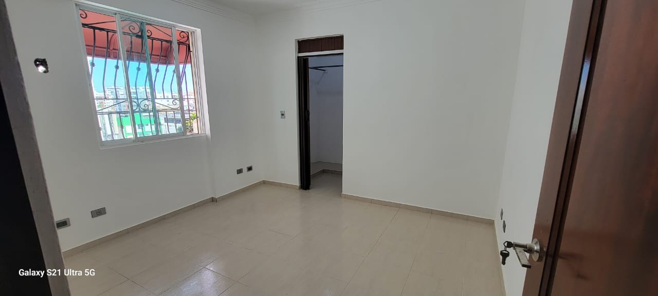 apartamentos - ALQUILO Piso 7 En Evaristo Morales Apartamento de 3 Habitaciones Proximo a la 27 4