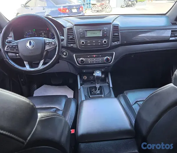 jeepetas y camionetas - KGM REXTON 2021 GRIS OSCURO DIESEL 10