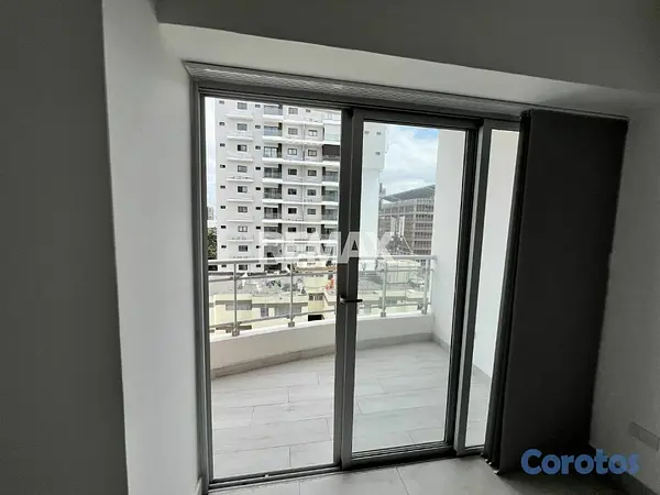 apartamentos - Apartamento en Alquiler con Línea Blanca en Evaristo Morales 1H, 1.5B, 2P 2