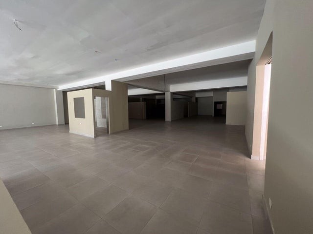 oficinas y locales comerciales - Edificio en alquiler Ensanche Naco #24-581 uso comercial con 6 niveles, ascensor 4