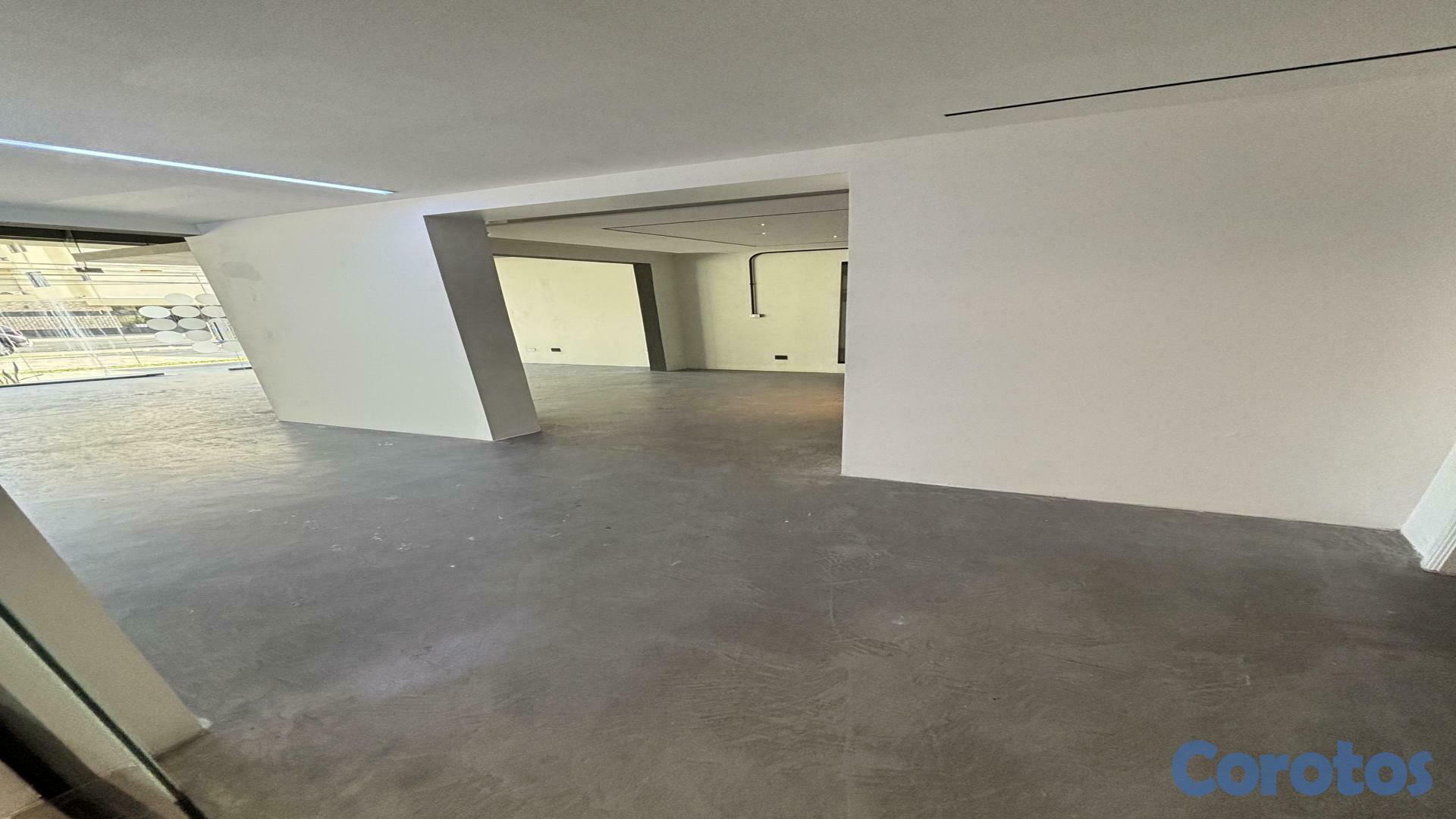 oficinas y locales comerciales - Alquilo Local Comercial en Piantini 1,000 mts de terreno y 600 mts construcción. 3