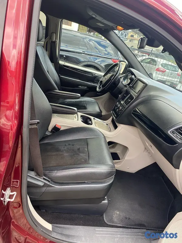 jeepetas y camionetas - DODGE GRAND CARAVAN SXT 2018 10