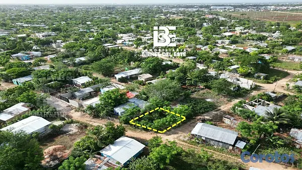 solares y terrenos - Se Vende solar de esquina con 143 metros.  📍En Sec 6