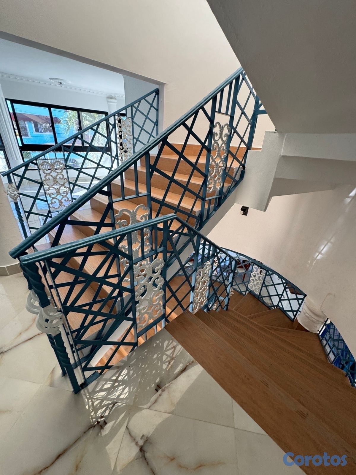 casas - Venta de mansión con 455mts y piscina en vista hermosa Santo Domingo este 5