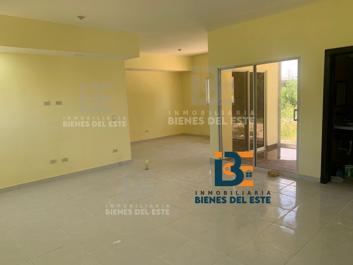 casas - Se Vende Esta Hermosa y Nueva Casa + Solar de Esquina en Residencial Naime  1