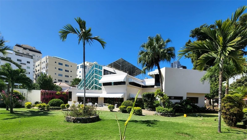 casas - Espectacular Casa/Solar de 2,060 mts² en venta📍Los Cacicazgos Distrito Nacional