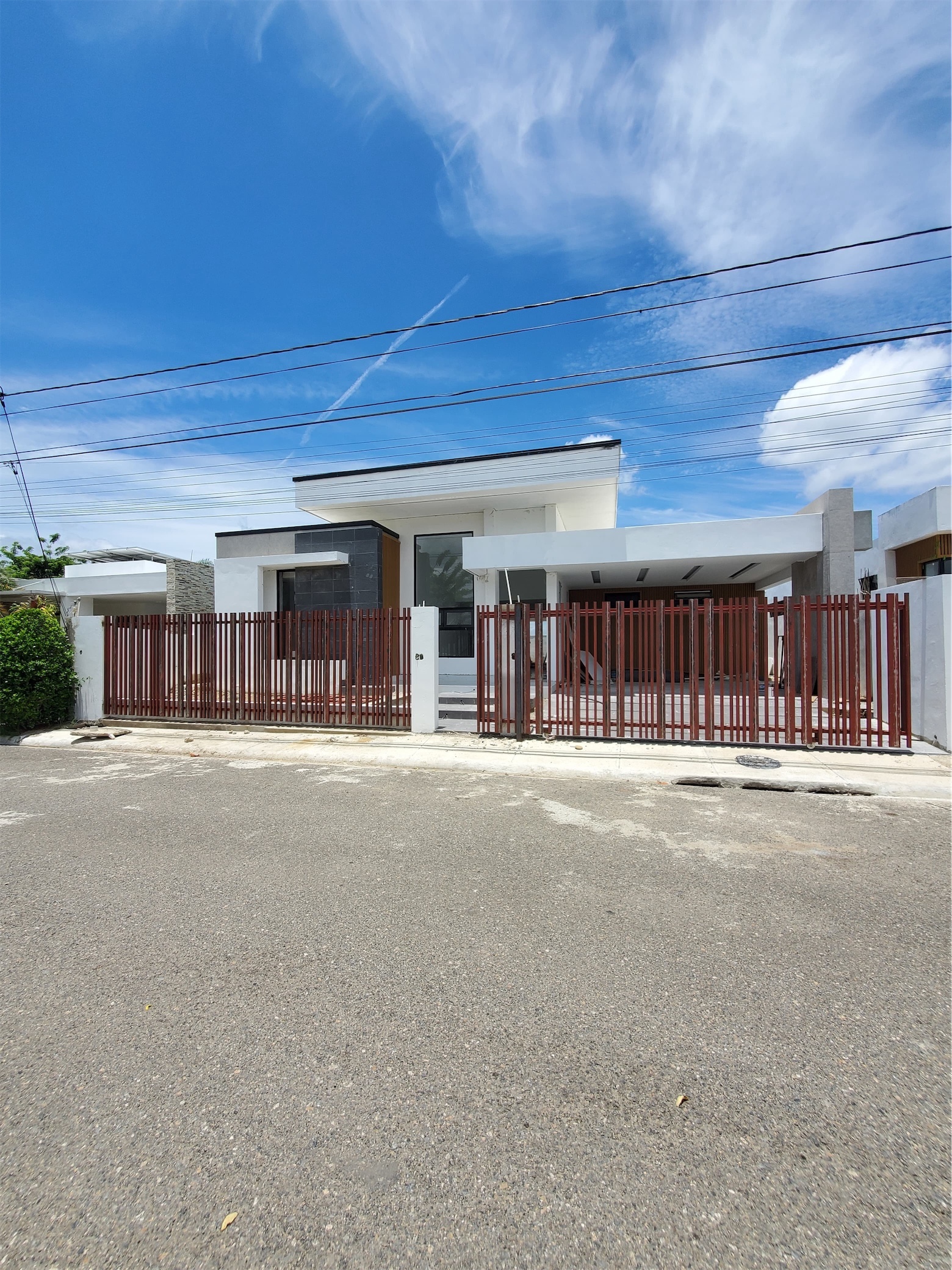 casas - Moderna Casa en Proyecto Cerrado con Patio 0