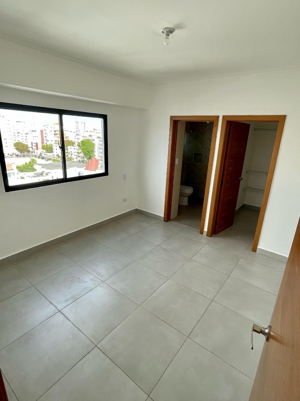 apartamentos - Alwuilo Evaristo morales dos hab 2.5 baños dos par 4