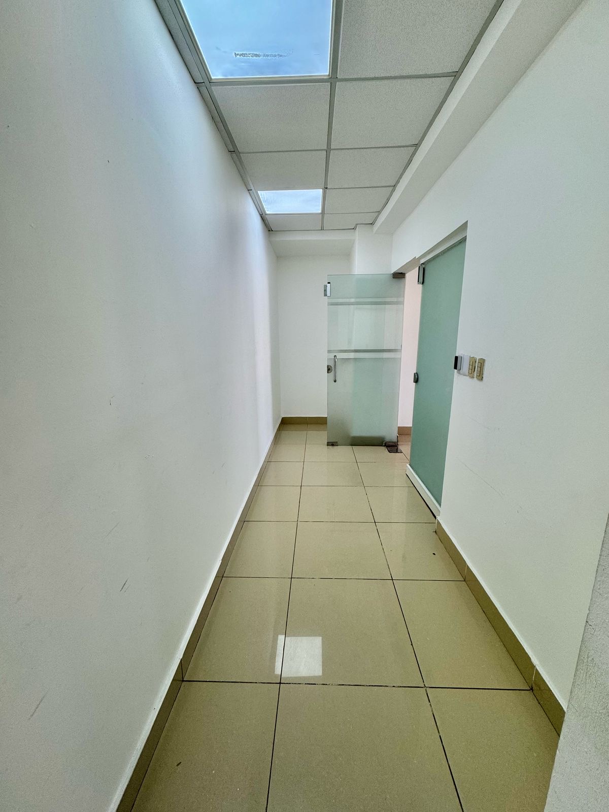 oficinas y locales comerciales - ALQUILO LOCAL  BELLA VISTA  AMUEBLADO PARA CALL CE 9