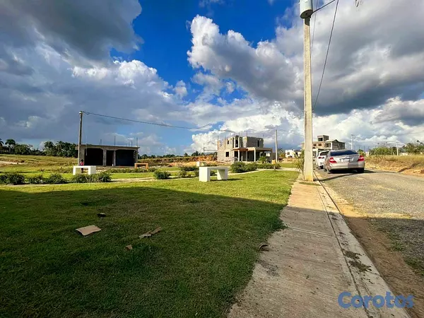 solares y terrenos - solares con título en Santo Domingo cerca de circunvalación cerca del metro  3
