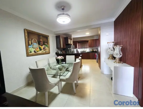 apartamentos - Se vende amplio apartamento 2do nivel, zona céntrica y de fácil acceso.  13