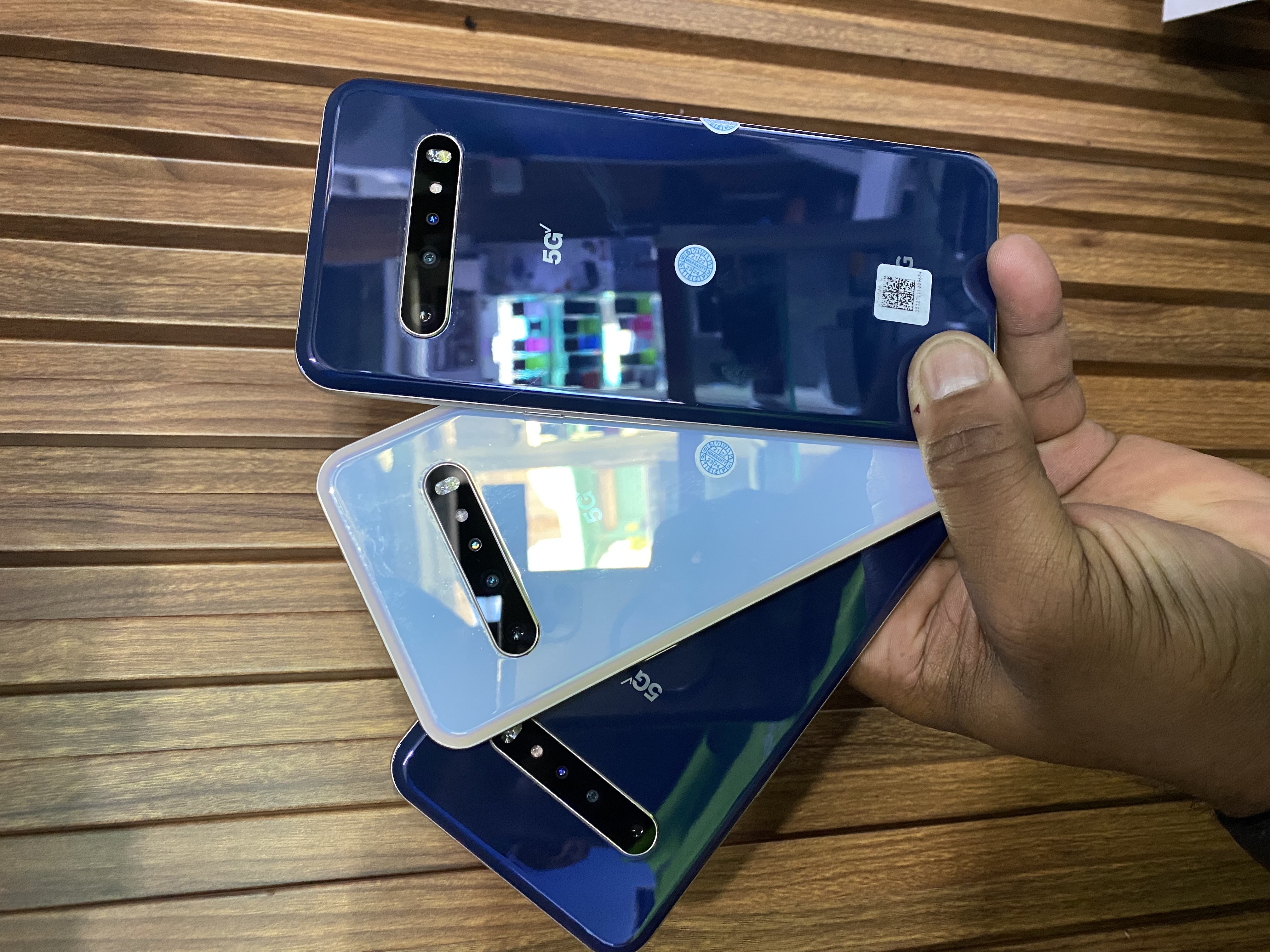 celulares y tabletas - LG v60  4