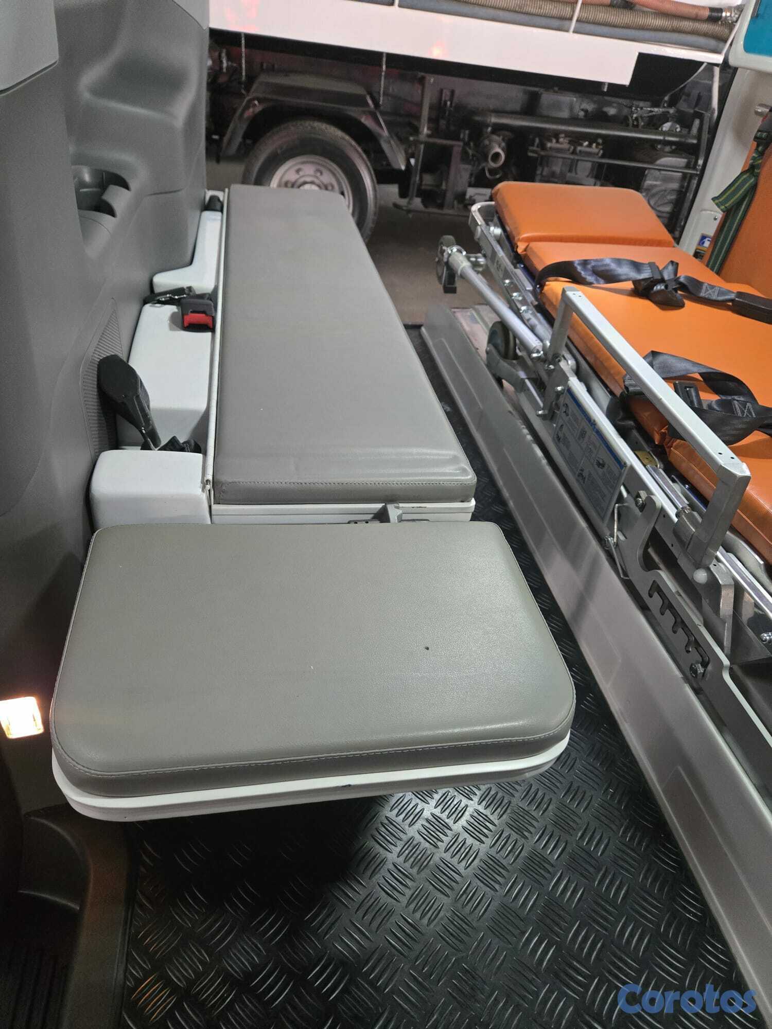 jeepetas y camionetas - HYUNDAI GRAND STAREX AMBULANCIA 2017 15