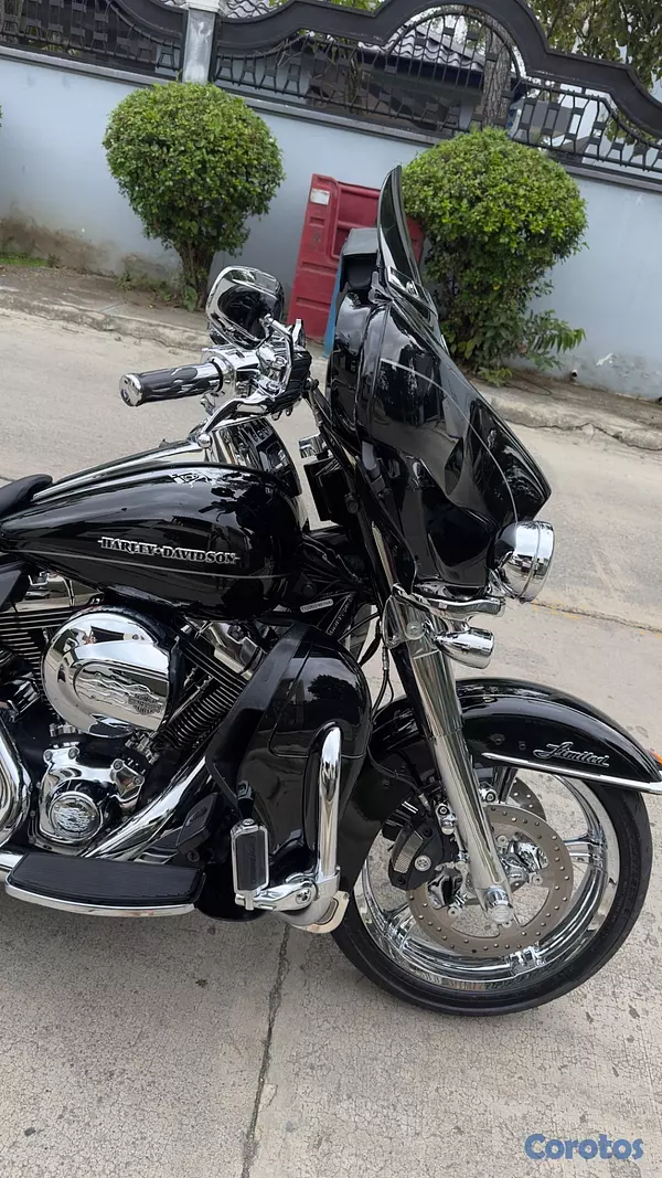 motores y pasolas - Harley Davidson Limited 2014 7