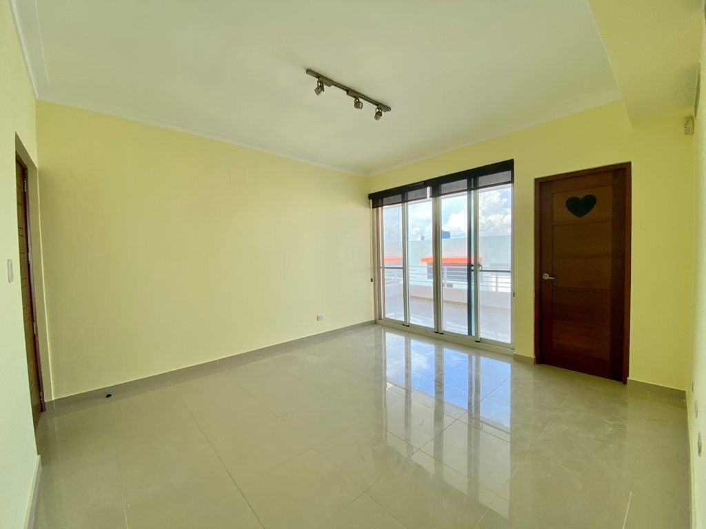 apartamentos - Amplio apartamento en Evaristo Morales 0