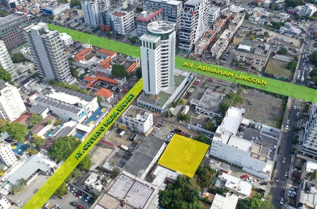 solares y terrenos - Vendo solar en 📍Piantini US$3,500,000.00 con opci 4