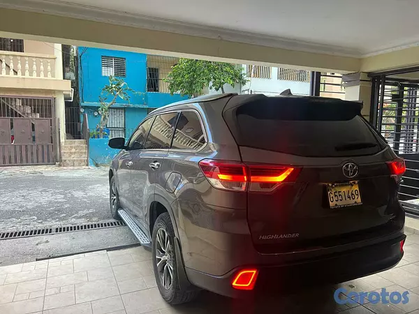 jeepetas y camionetas - Toyota higlander xle 2019 2