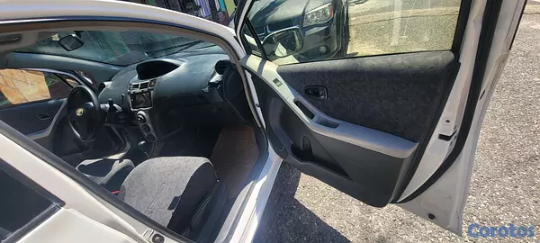 carros - Toyota Vitz 2010 10