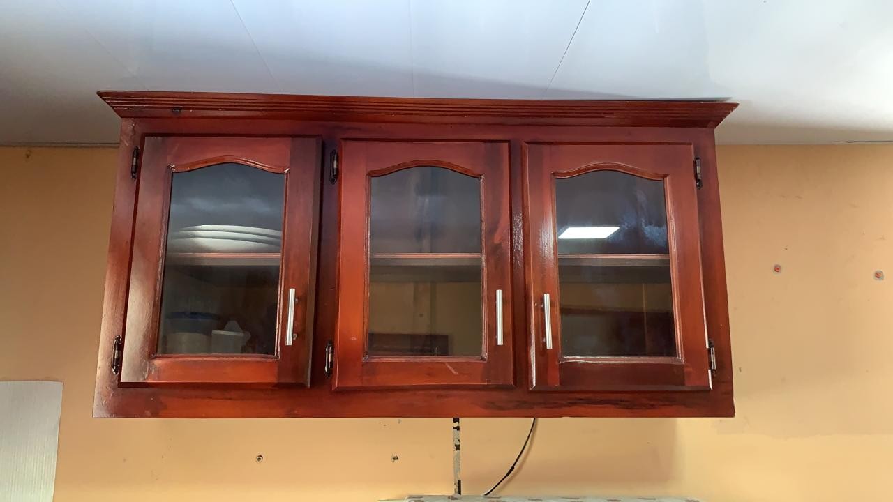 cocina - Gabinete de tres puertas de cocina en madera  2