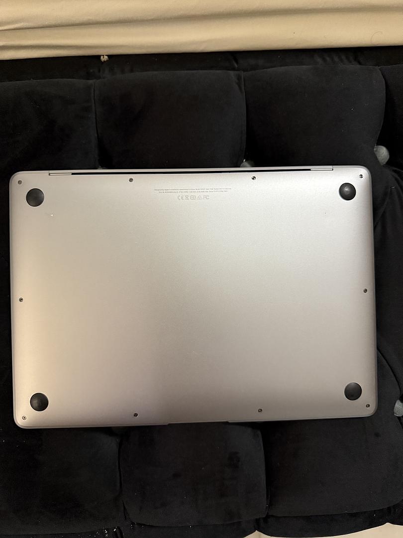computadoras y laptops - Vendo MacBook Air-2019 de 13” excelentes condiciones. Whattsap +1 202-476-9402 4