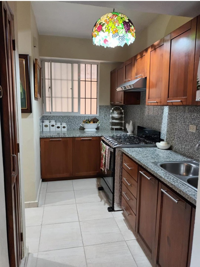 apartamentos - SE VENDE apartamento en Gazcue

170 metros 
3 Habitaciones 
2 Bñ
DR$12,800,000 2