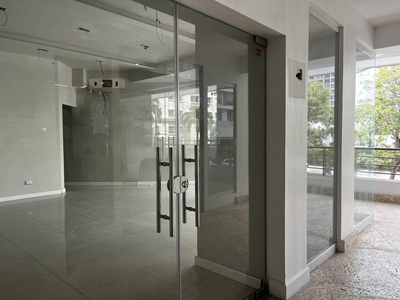 oficinas y locales comerciales - Local comercial en alquiler en Piantini  0