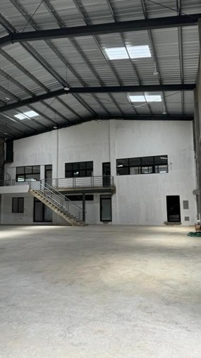oficinas y locales comerciales - Alquiló nave en engombe 3 oficinas baño en oficina 8