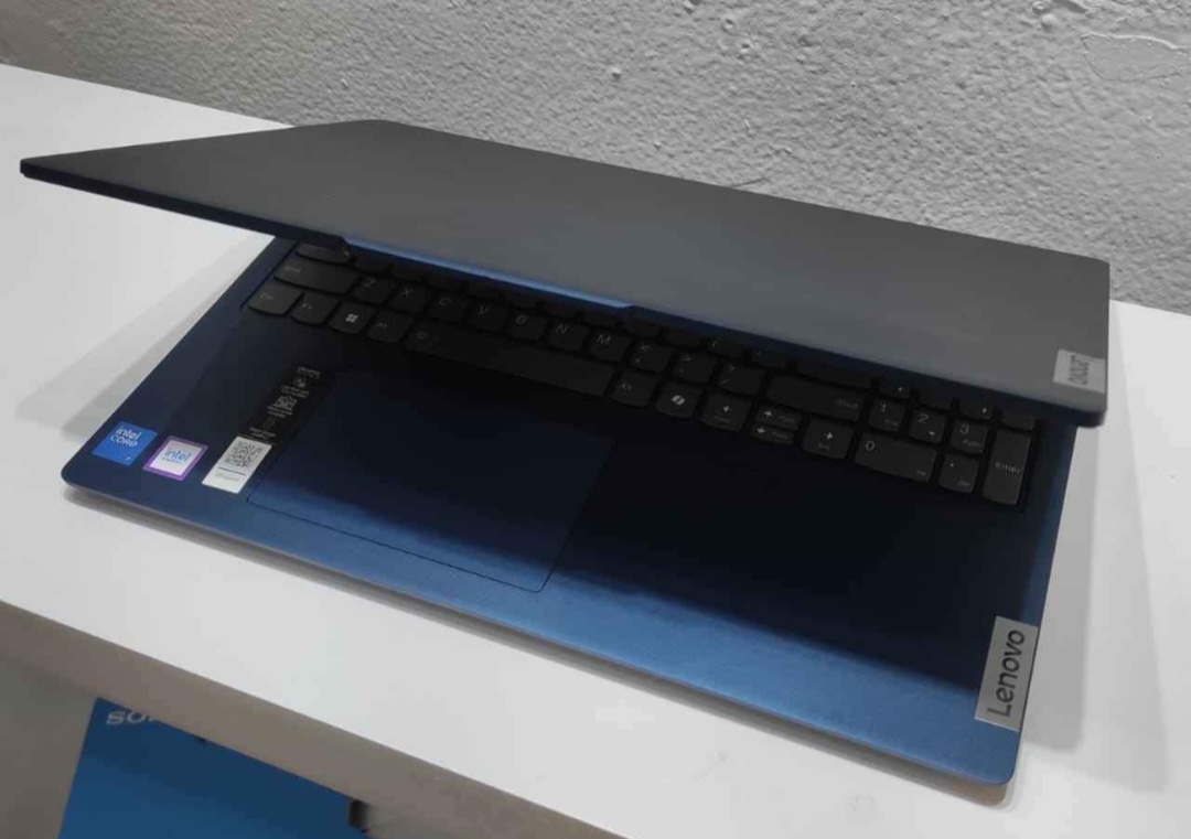 computadoras y laptops - Lenovo IdeaPad Slim 5 16" WUXGA Touch, Intel 7 Ultra, 16GB RAM, 1TB SSD, Nueva 4
