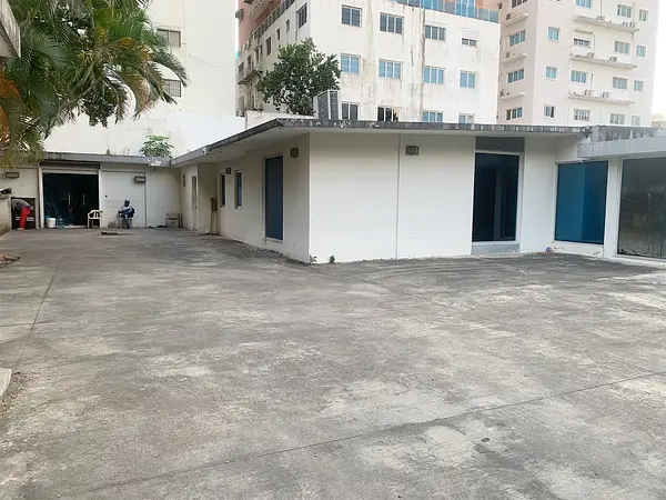 oficinas y locales comerciales - Local gran espacio Naco 2