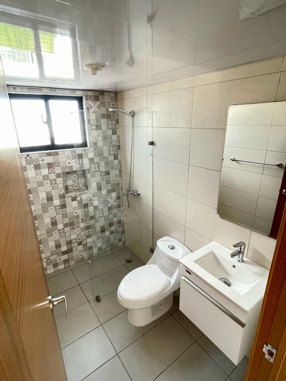 apartamentos - Alwuilo Evaristo morales dos hab 2.5 baños dos par 6