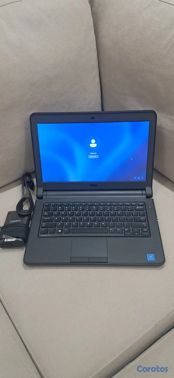 computadoras y laptops - Laptop Dell 256GB SSD Disco Solido 8GB Ram Modelo 4