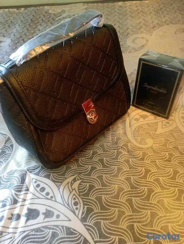 carteras y maletas - cartera original con perfume impredecible incluído  3