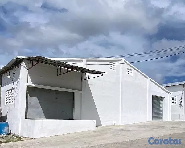 oficinas y locales comerciales - Alquilo Nave en la Luperón  2